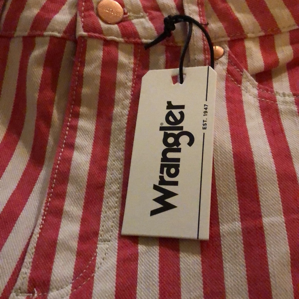 Wrangler Wanderer 622 High Rise Flare Jeans in Raspberry Ripple - Picture 6 of 7